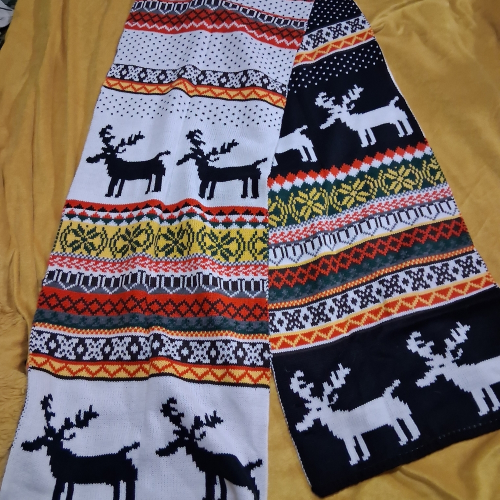 Festive Reindeer Patterned Scarf - Picture 4 of 5